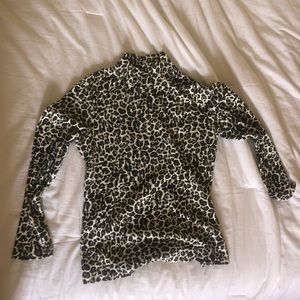 cheetah print turtleneck. No tag size small